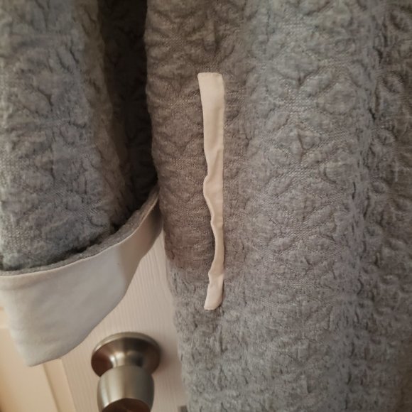 NWOT = never worn Carol Hochman Gray Robe - Picture 5 of 6